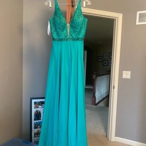 SHERRI HILL EMERALD GREEN GOWN